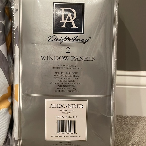 Window curtains - 2 panels in each package - Picture 2 of 4